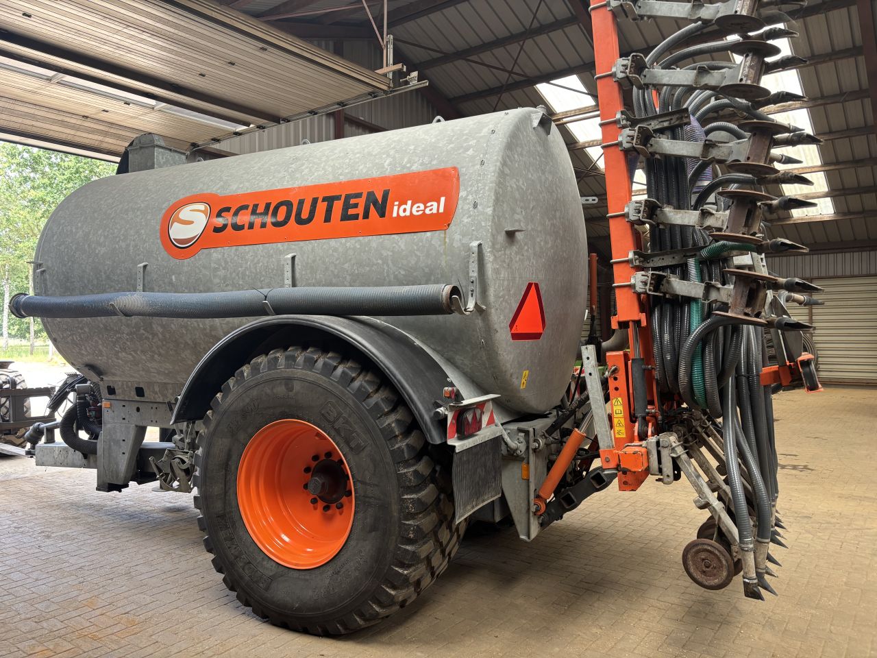 Schouten mesttank 13 m3 met liftas