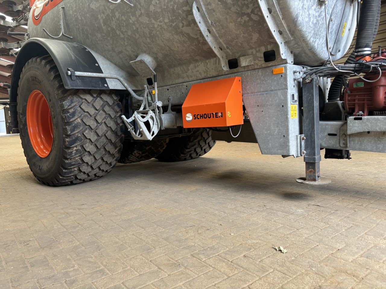 Schouten mesttank 13 m3 met liftas