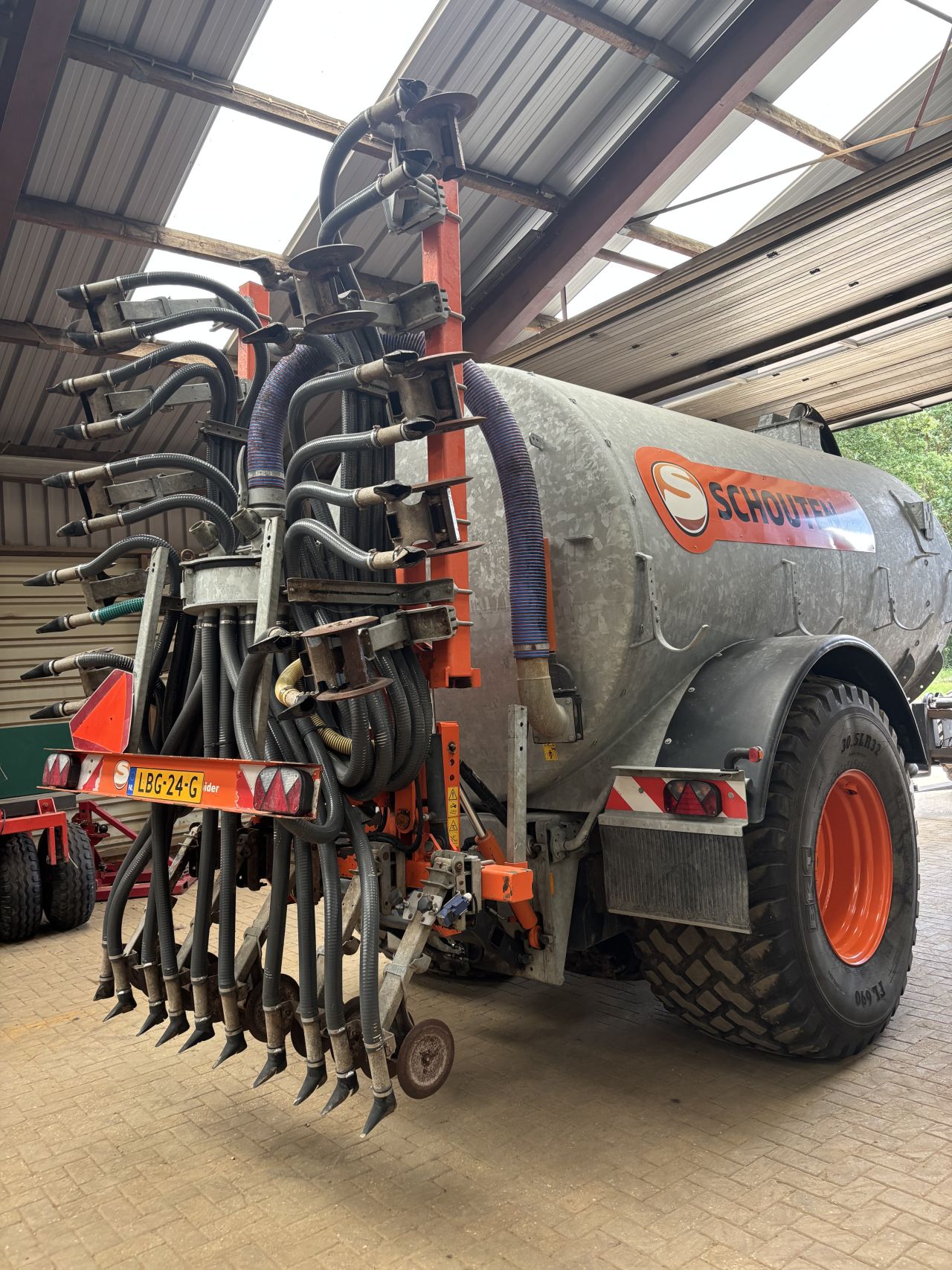 Schouten mesttank 13 m3 met liftas