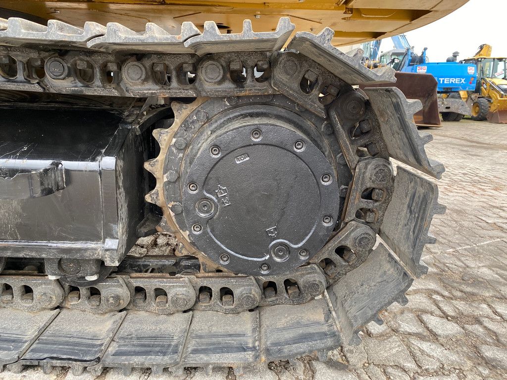Caterpillar 323D3