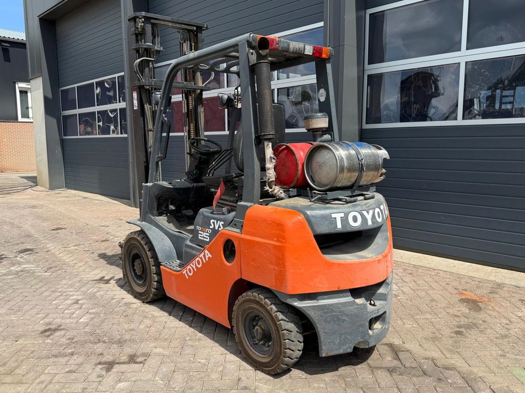 Toyota E811B 02-8FGF25