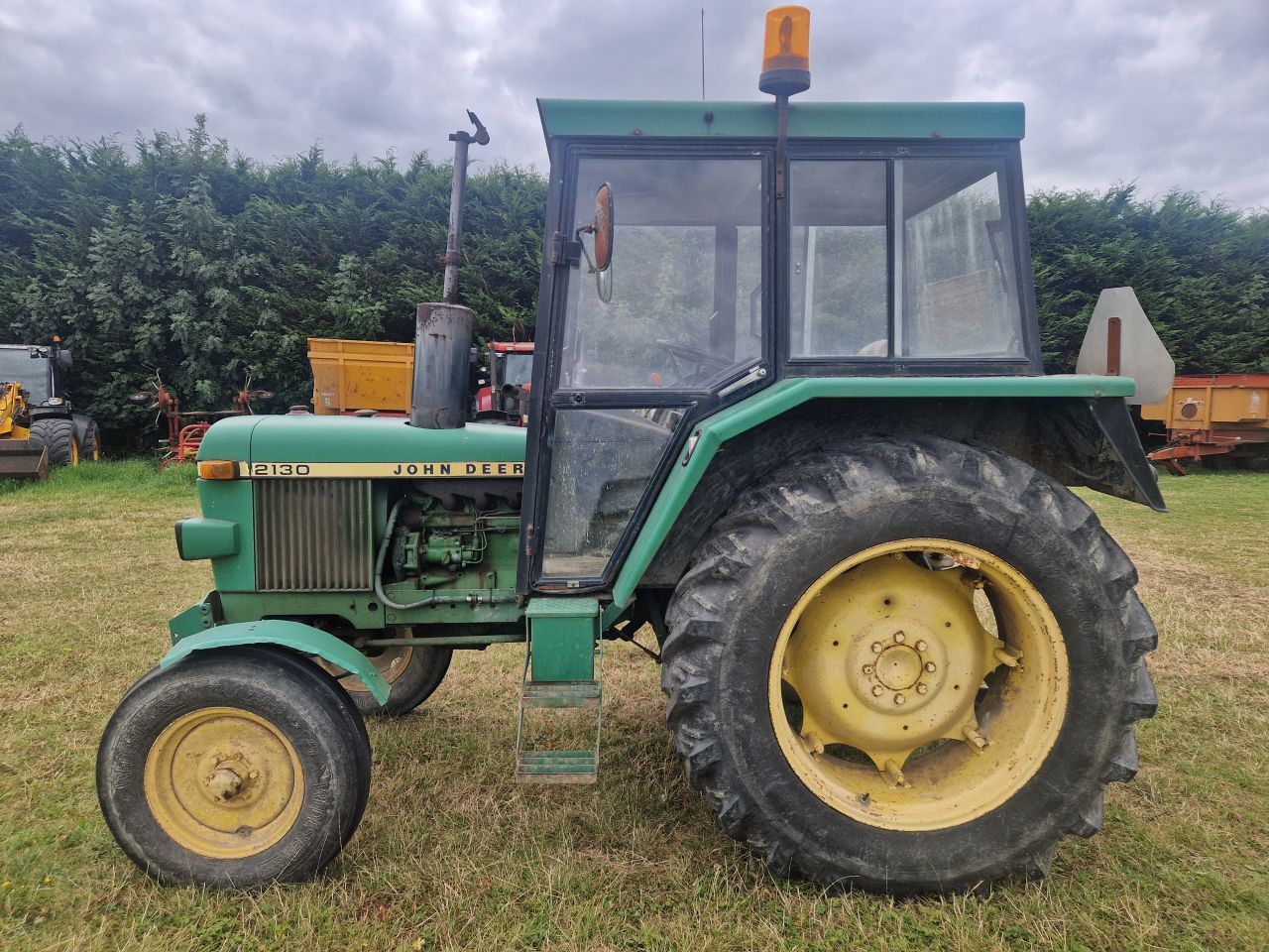 John Deere 2130