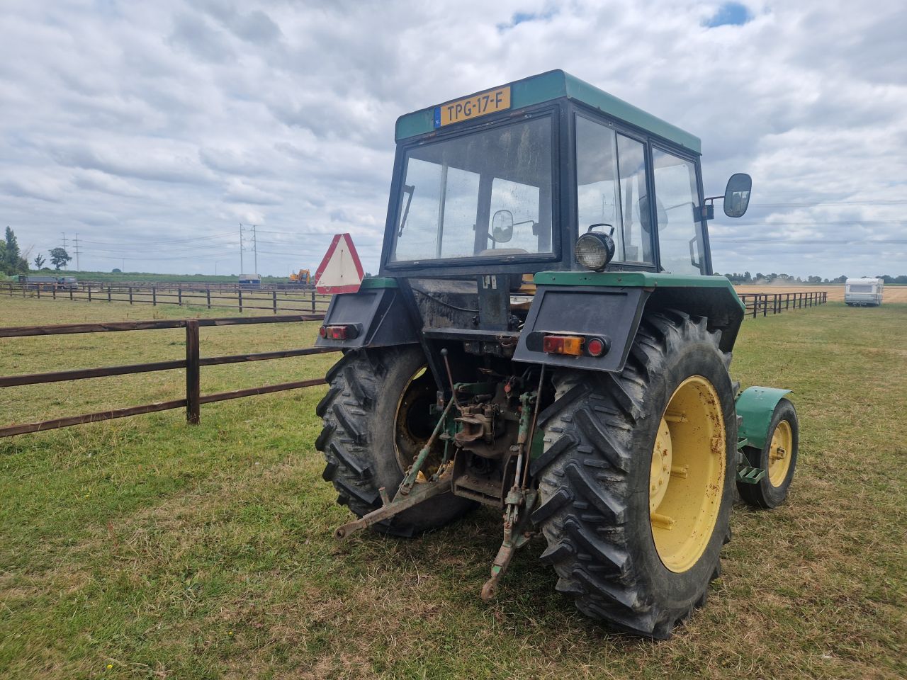 John Deere 2130