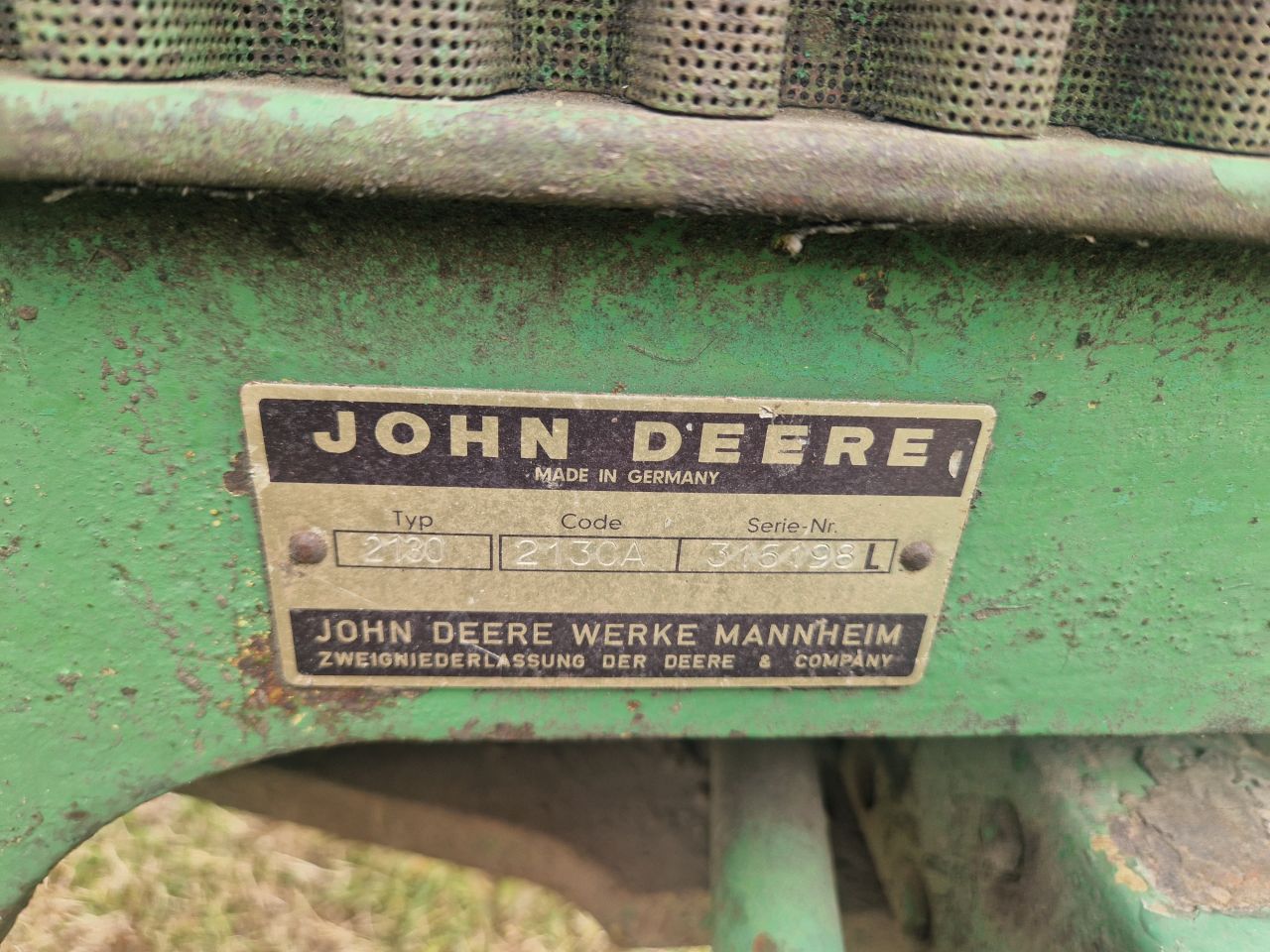 John Deere 2130