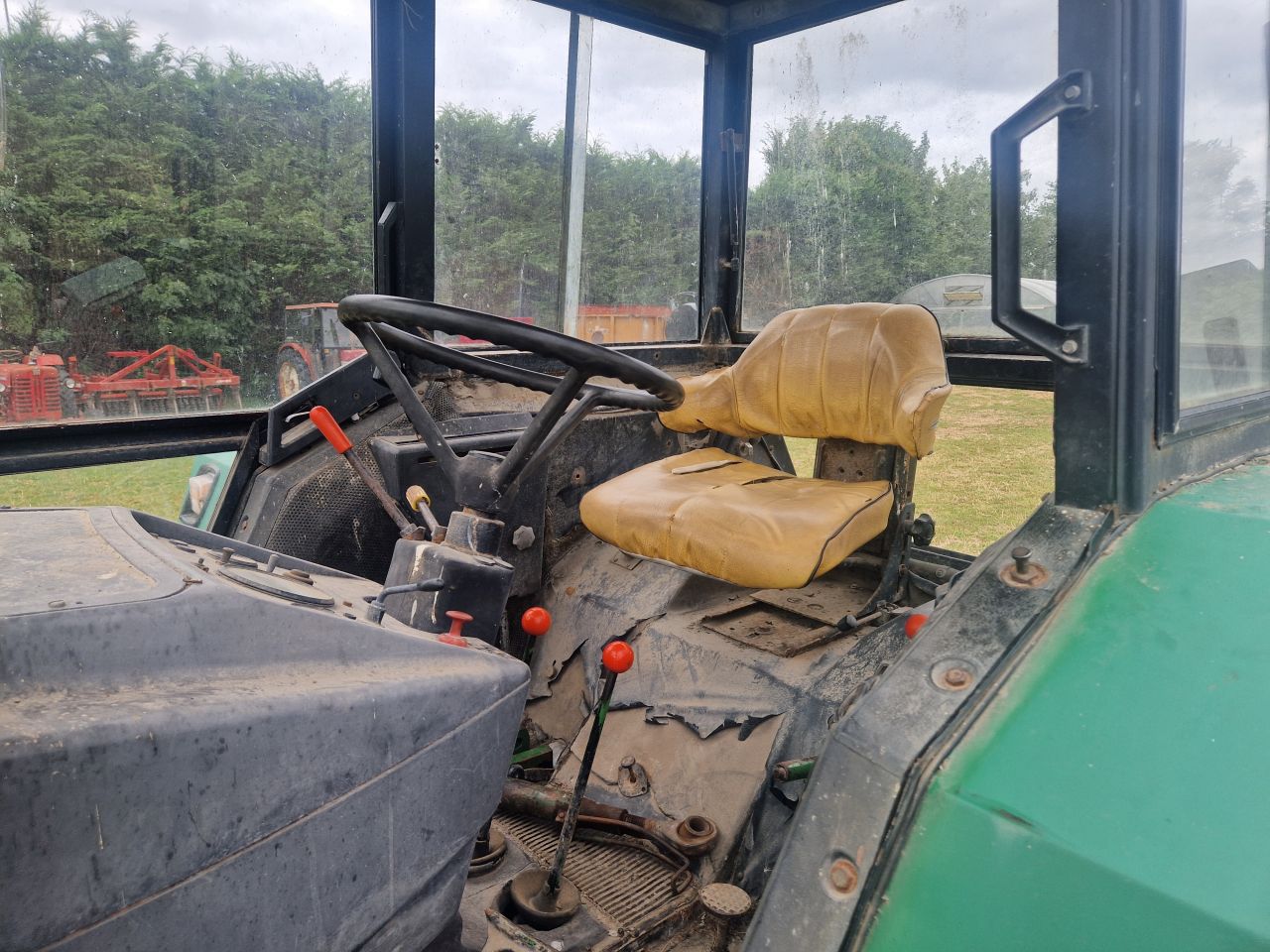 John Deere 2130
