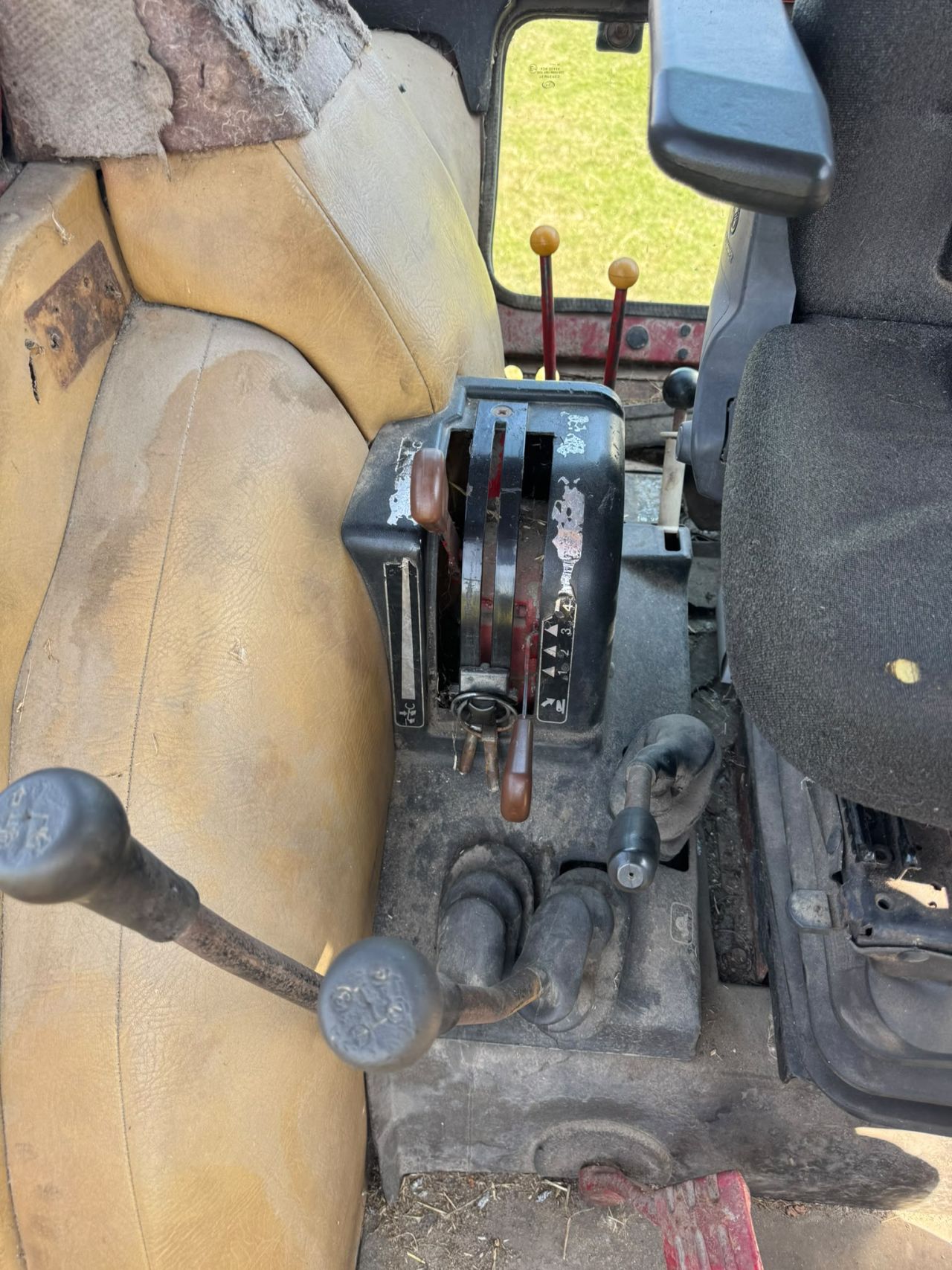 International 745 XL