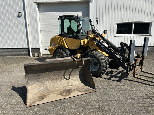 VOLVO L25B