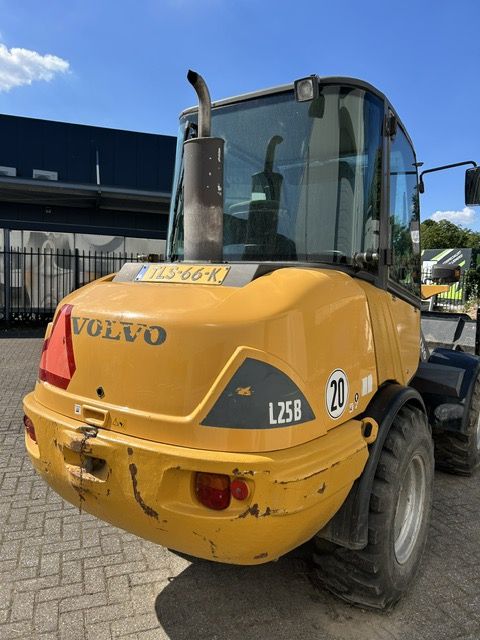 VOLVO L25B