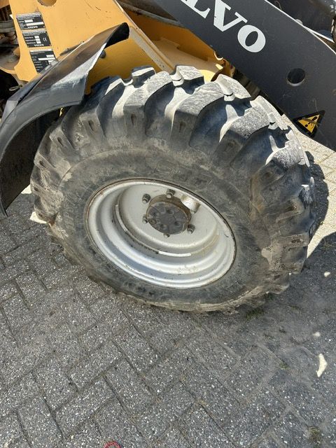 VOLVO L25B