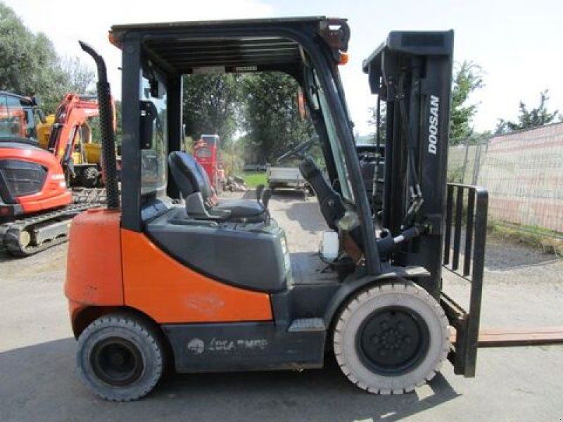Doosan D25S-5Tripl-Freihub 4,75m + Seitenschieber
