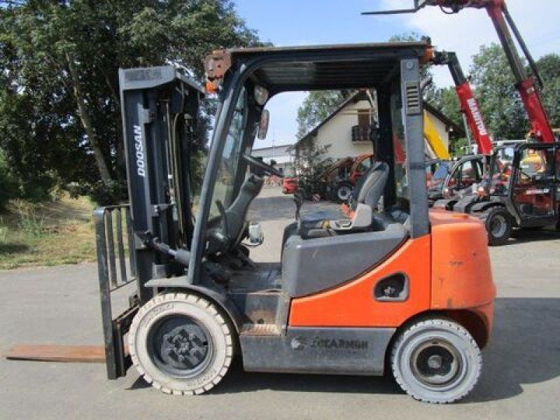 Doosan D25S-5Tripl-Freihub 4,75m + Seitenschieber