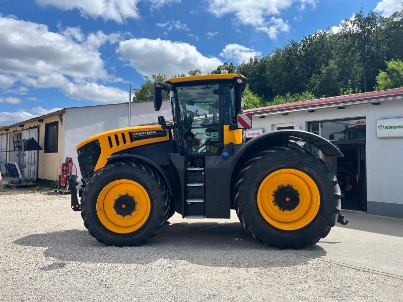JCB Fastrac 8330