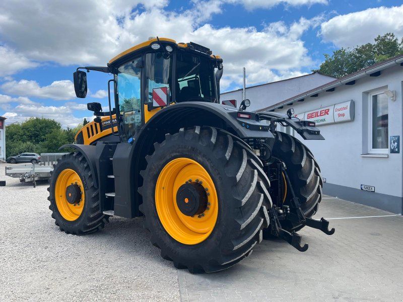 JCB Fastrac 8330