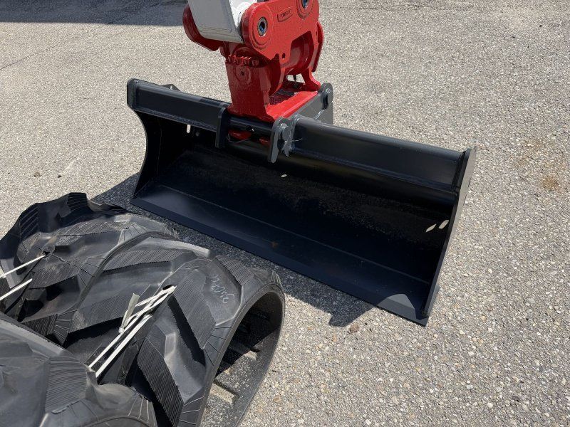 Takeuchi TB 250 Powertilt