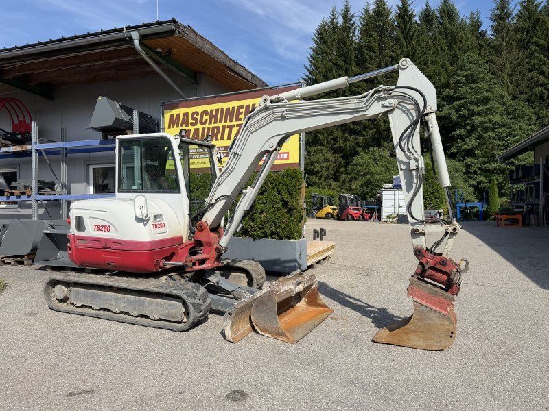 Takeuchi TB 260 Powertilt