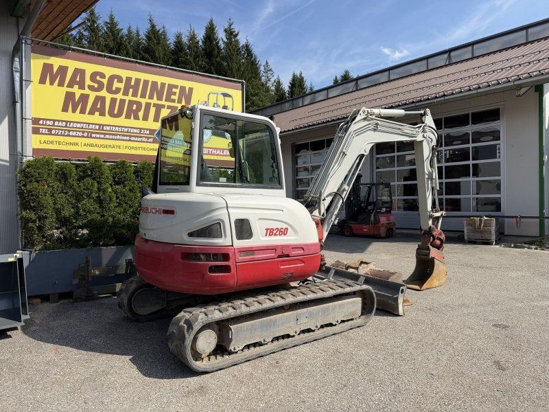 Takeuchi TB 260 Powertilt