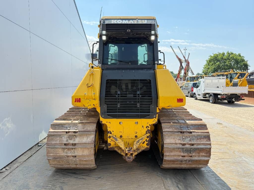 Komatsu D61PX-24 - Ripper Valve / Camera