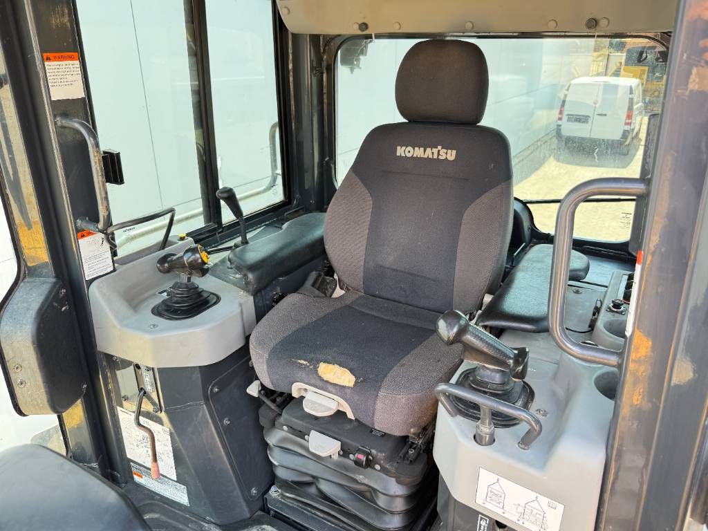 Komatsu D61PX-24 - Ripper Valve / Camera