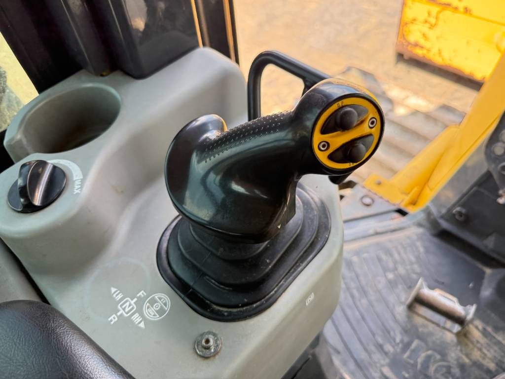Komatsu D61PX-24 - Ripper Valve / Camera