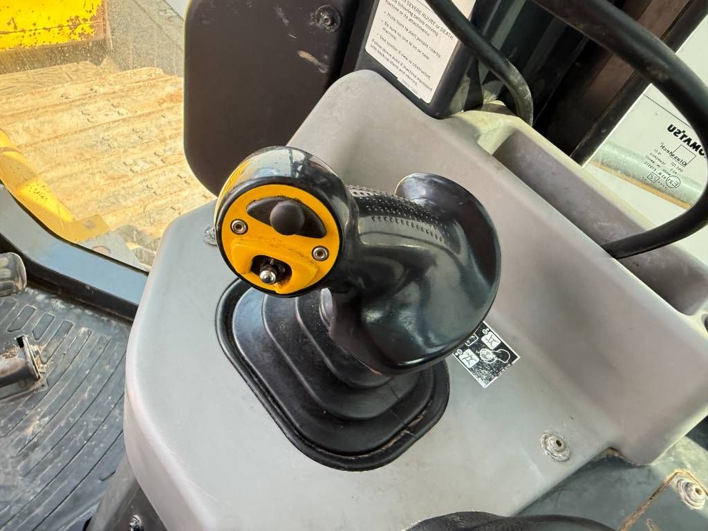 Komatsu D61PX-24 - Ripper Valve / Camera