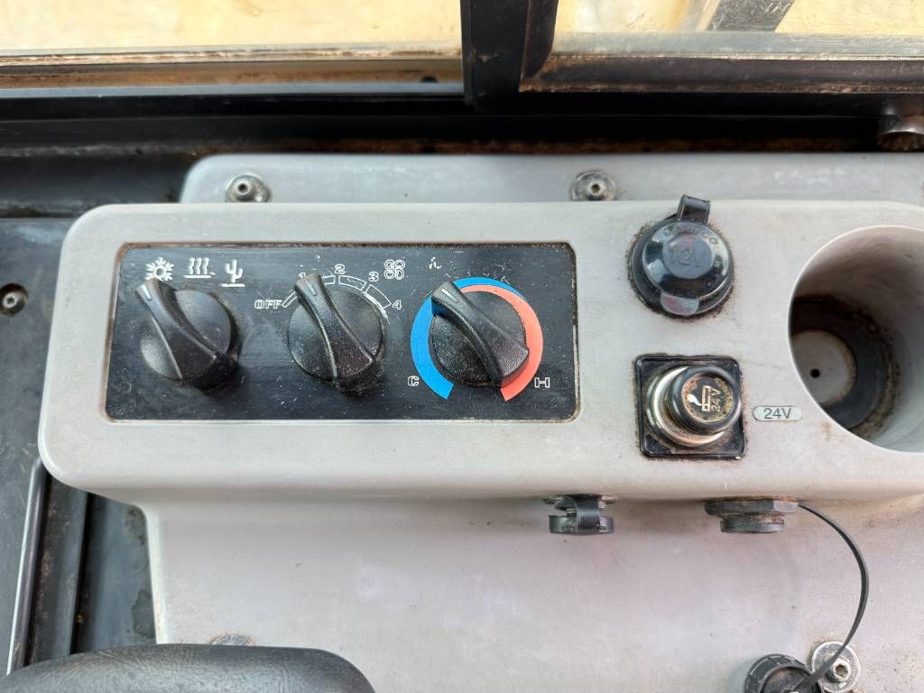 Komatsu D61PX-24 - Ripper Valve / Camera
