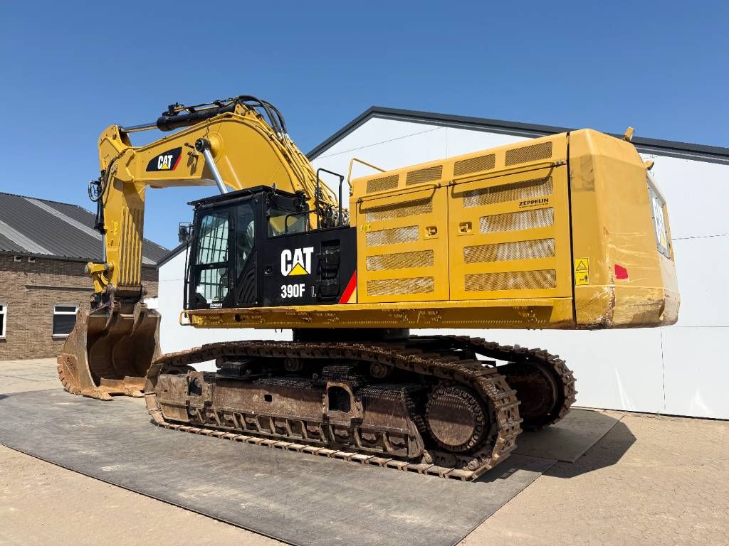 CAT 390F - German Machine / Camera / Quick Coupler