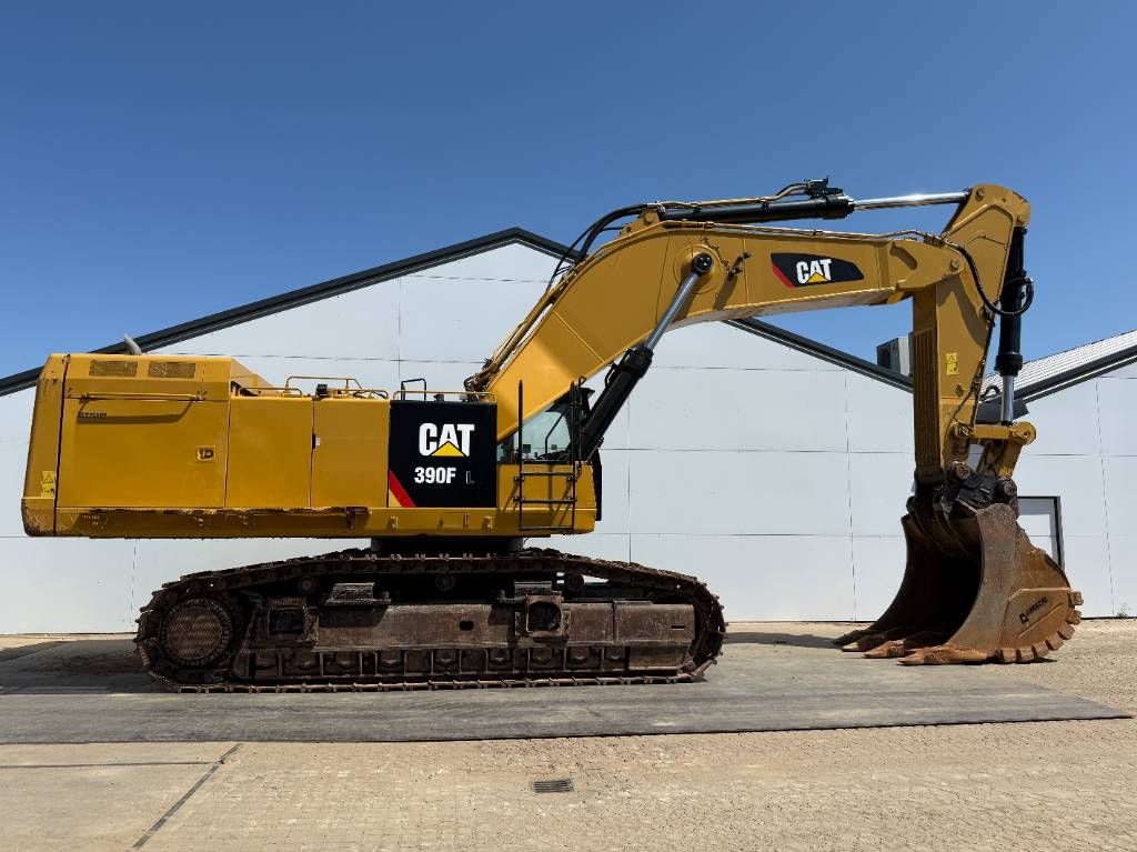 CAT 390F - German Machine / Camera / Quick Coupler