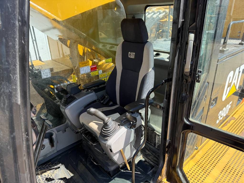 CAT 390F - German Machine / Camera / Quick Coupler