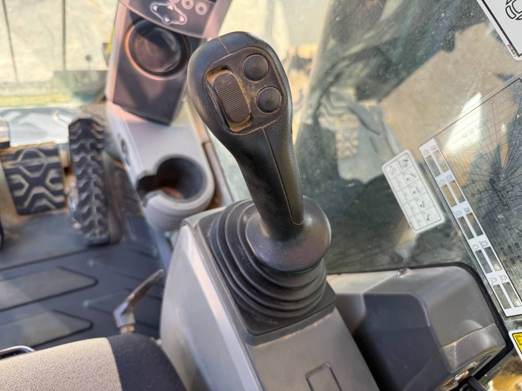 CAT 390F - German Machine / Camera / Quick Coupler