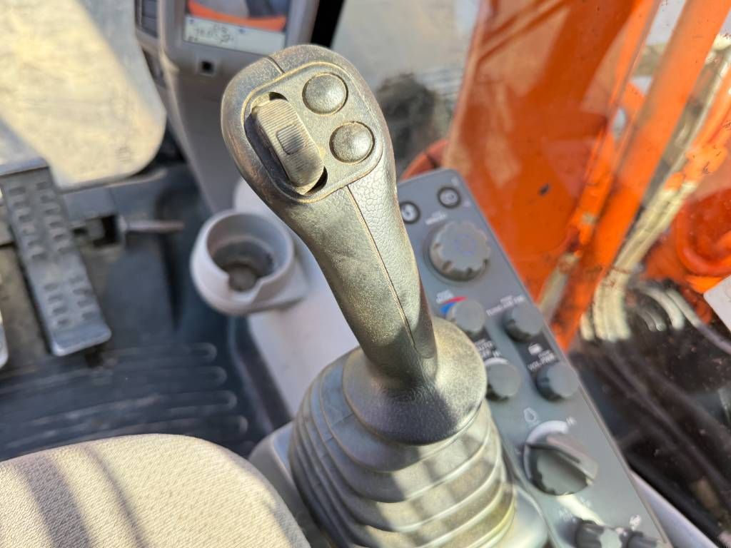 Hitachi ZX350LC-6 - Hammer Lines / Automatic Greasing