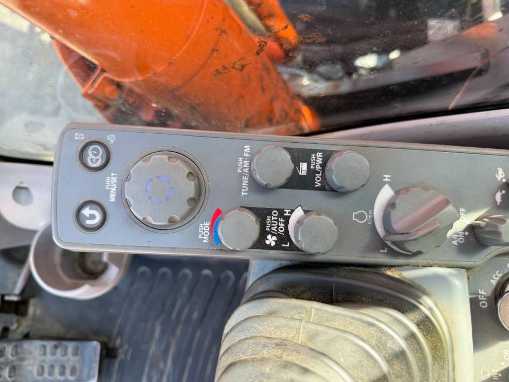 Hitachi ZX350LC-6 - Hammer Lines / Automatic Greasing