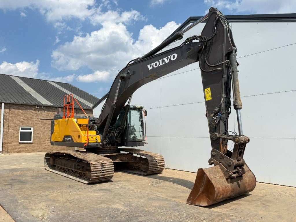 Volvo EC300EL - Hammer Lines / Automatic Greasing