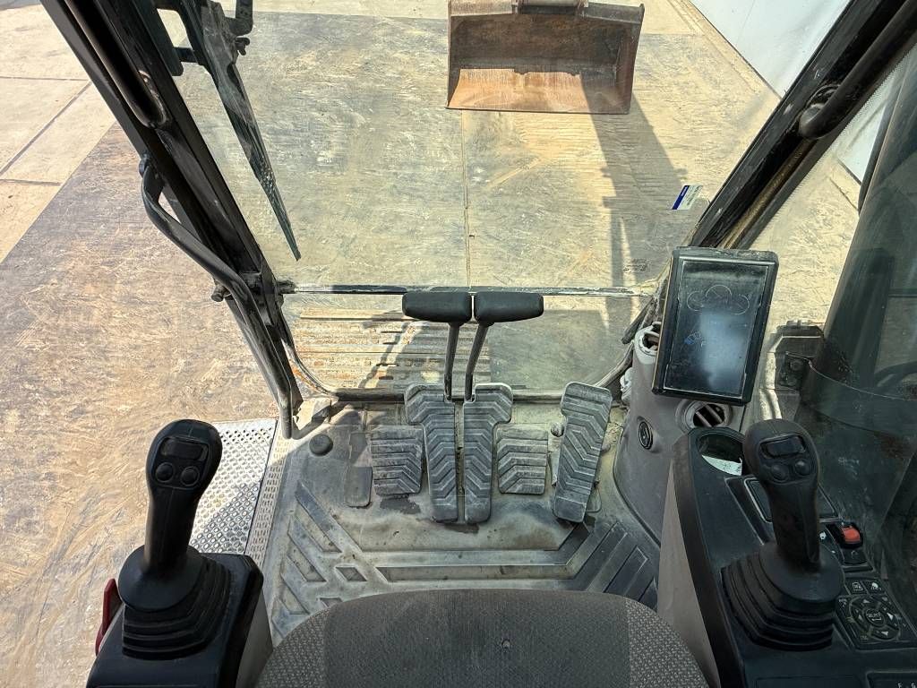 Volvo EC300EL - Hammer Lines / Automatic Greasing