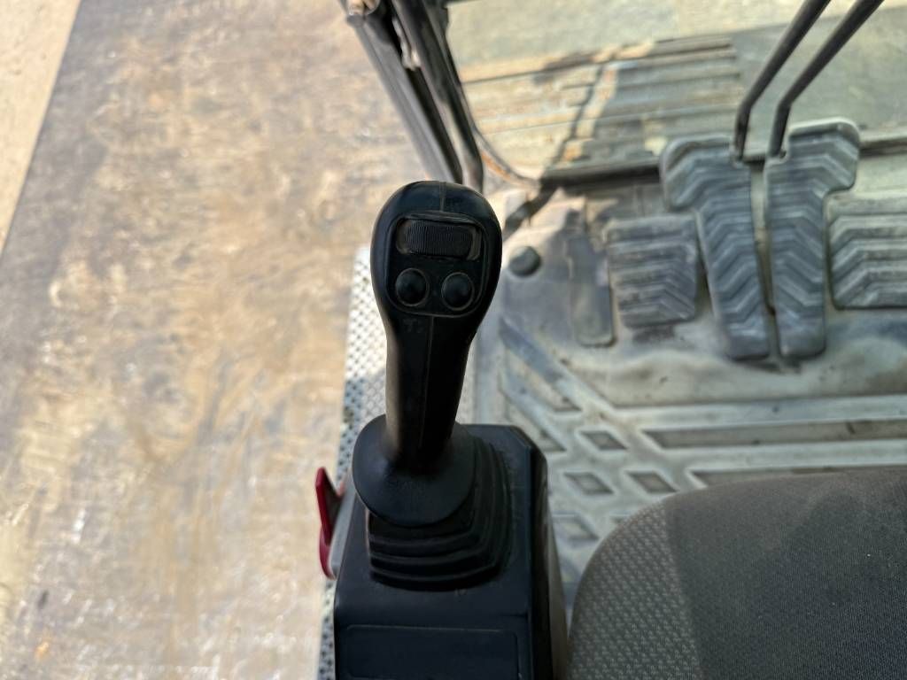Volvo EC300EL - Hammer Lines / Automatic Greasing