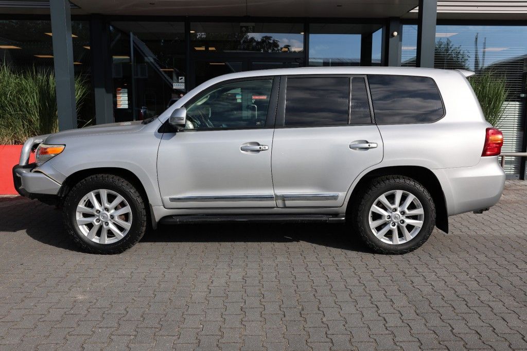 Toyota Landcruiser V8 4.5 D EXECUTIVE A/T VAN N1 MAG 9000 KG TREKKEN