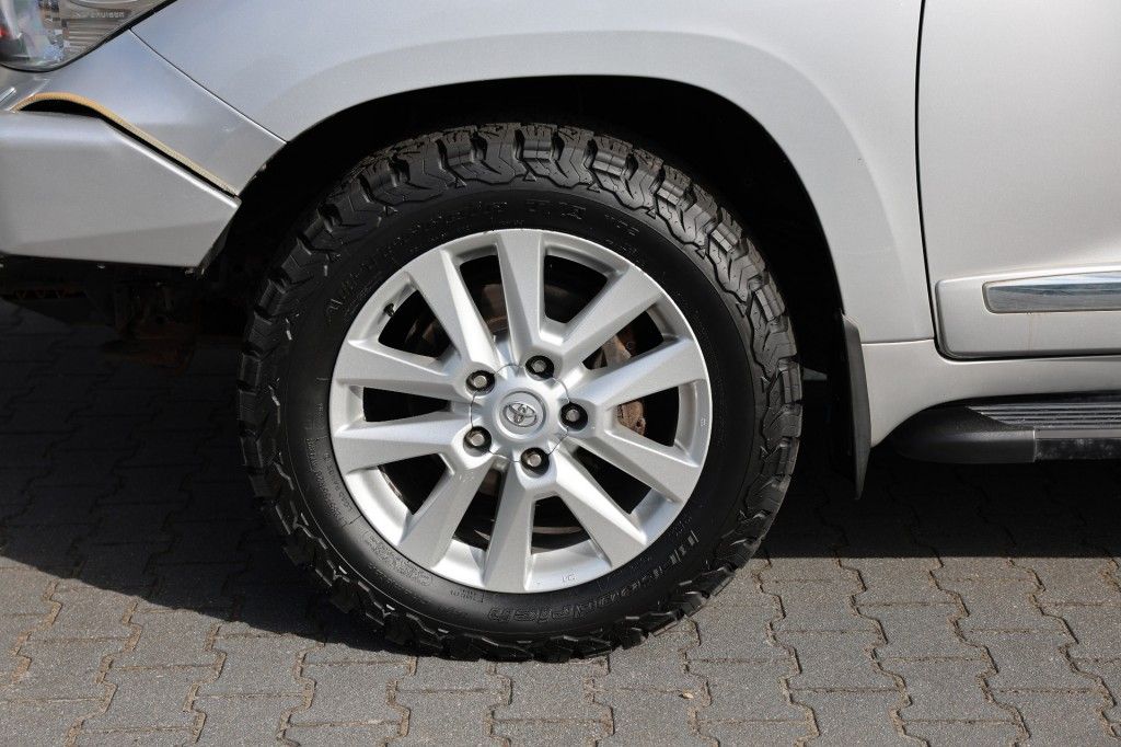Toyota Landcruiser V8 4.5 D EXECUTIVE A/T VAN N1 MAG 9000 KG TREKKEN