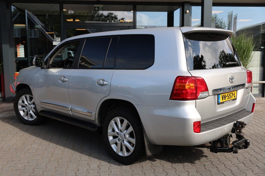 Toyota Landcruiser V8 4.5 D EXECUTIVE A/T VAN N1 MAG 9000 KG TREKKEN