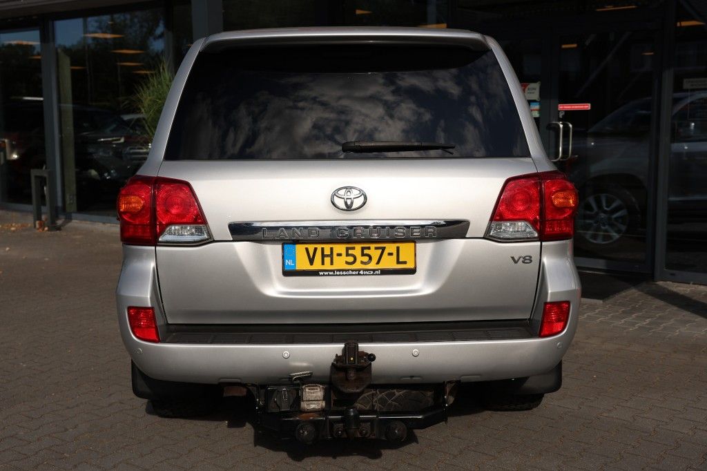 Toyota Landcruiser V8 4.5 D EXECUTIVE A/T VAN N1 MAG 9000 KG TREKKEN