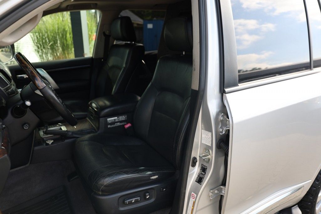 Toyota Landcruiser V8 4.5 D EXECUTIVE A/T VAN N1 MAG 9000 KG TREKKEN
