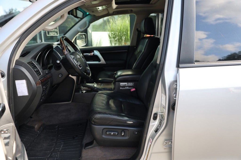 Toyota Landcruiser V8 4.5 D EXECUTIVE A/T VAN N1 MAG 9000 KG TREKKEN