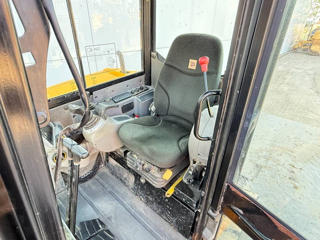 JCB 48Z-1 - Blade / Hammer Lines