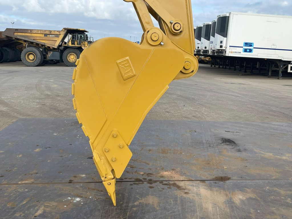 Caterpillar 323D3