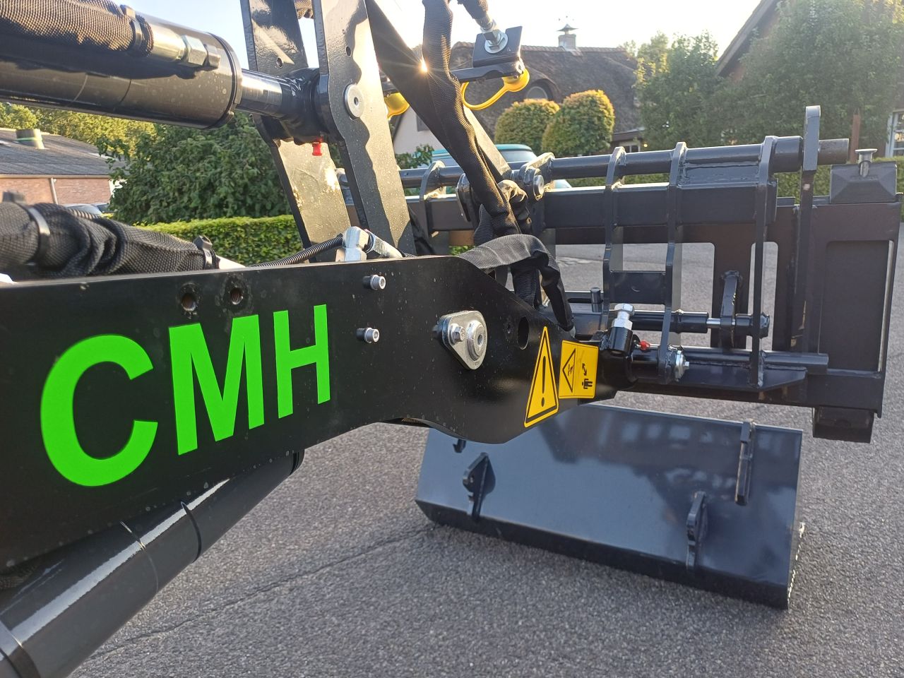 CMH W11606 Compact Shovel Minishovel Kubota
