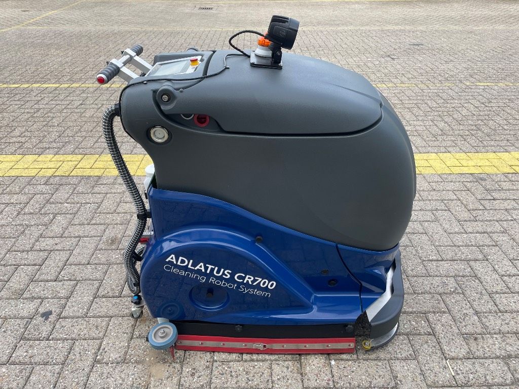 Adlatus CR700