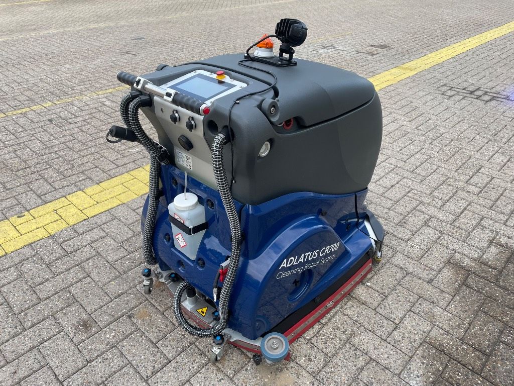 Adlatus CR700