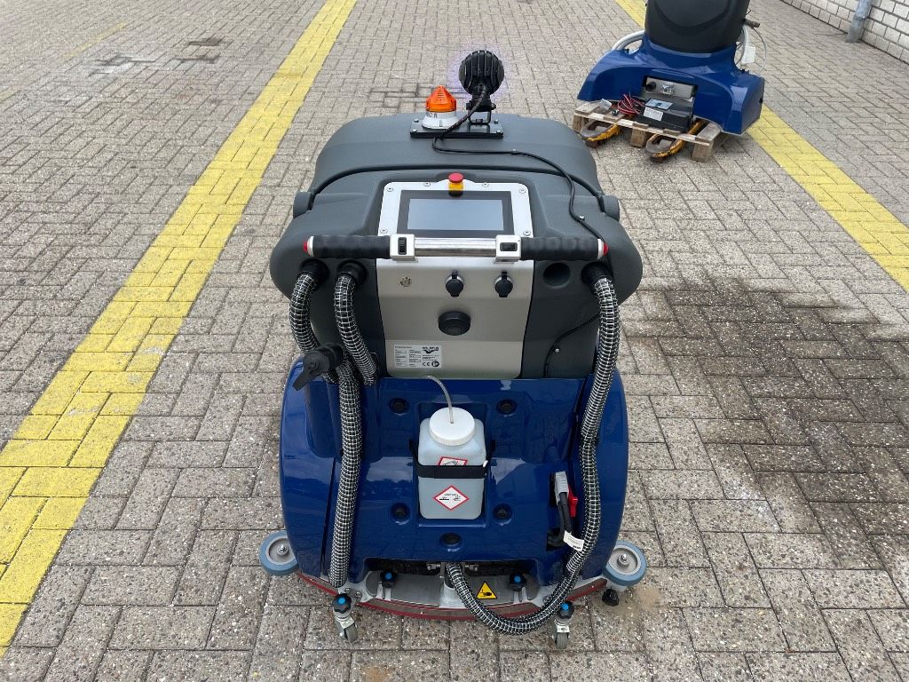 Adlatus CR700