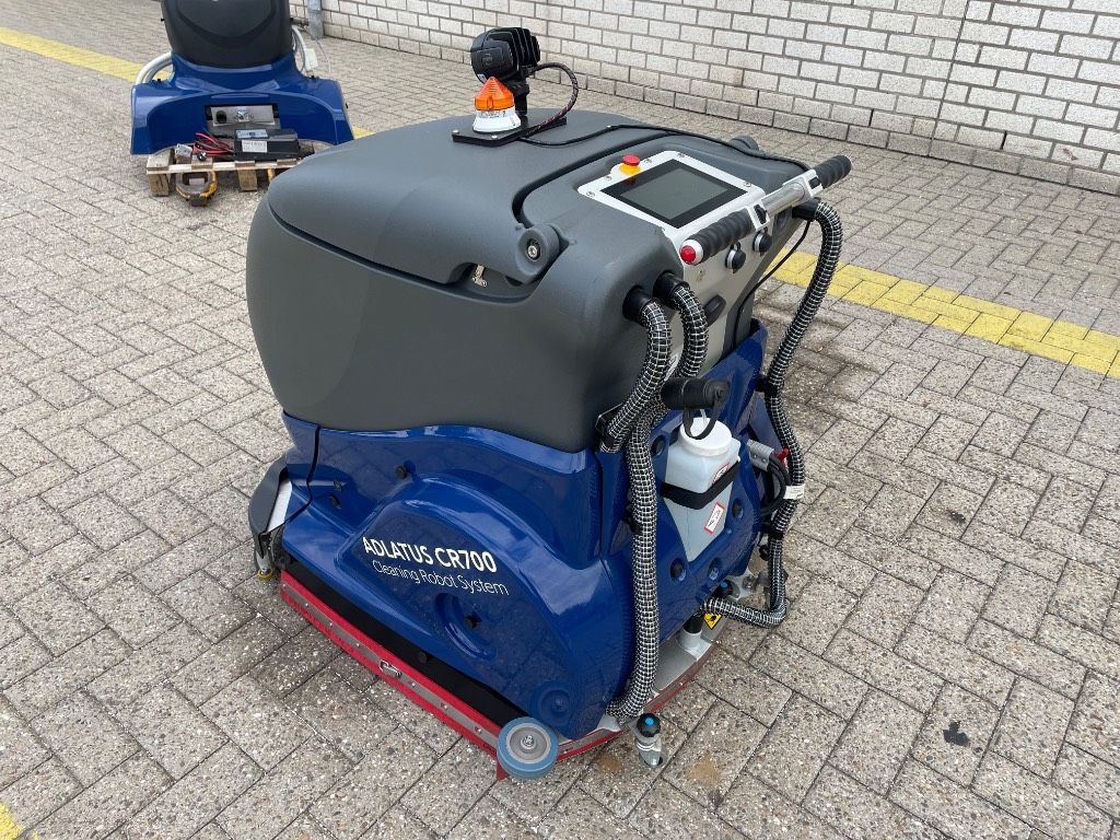 Adlatus CR700