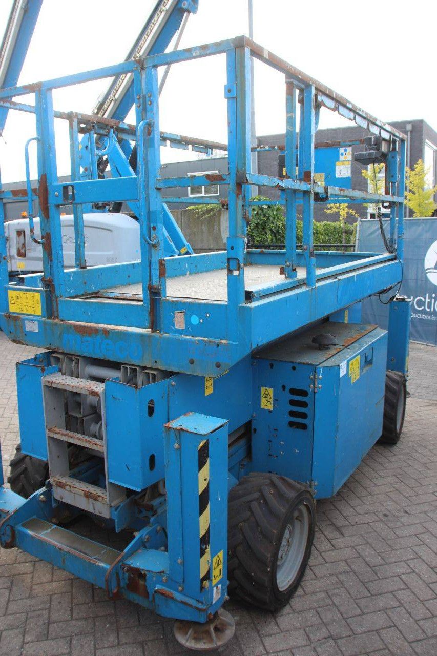 Scissor Lift Genie GS3369RT 4x4 Diesel 12m 2014