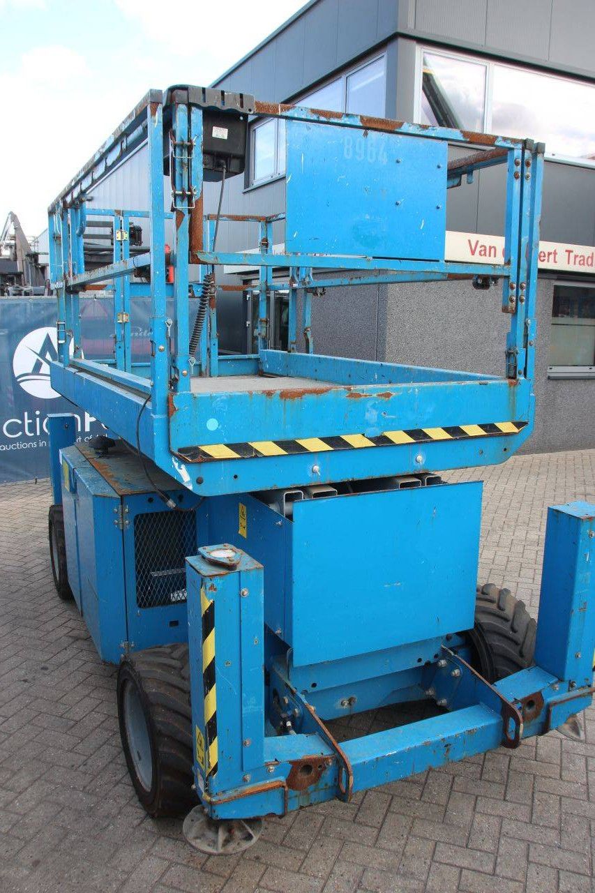 Scissor Lift Genie GS3369RT 4x4 Diesel 12m 2014