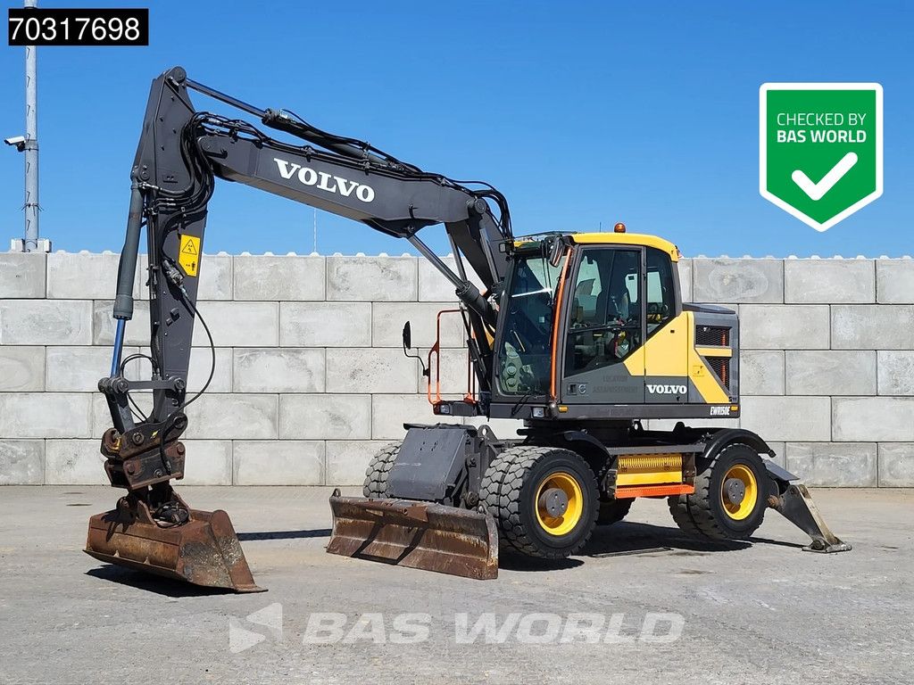 Volvo EWR150 E Outriggers + Blade